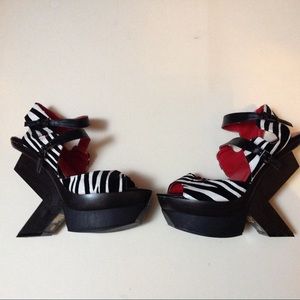 BERTINNI heels with ankle straps, size 10 Fun!!